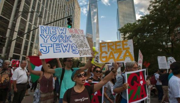 Manifestants pro-palestiniens à New York (Times Square), hier