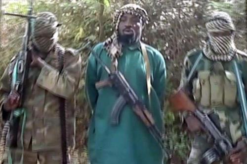  Abubakar Shekau (au centre), le chef de Boko Haram
